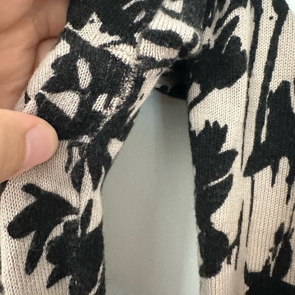H&M Floral Silhouette Black and Cream/Ivory Long Sleeve Cardigan - Picture 10 of 13